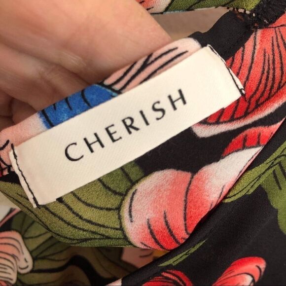 3/$25 Cherish Bell Sleeve Tie Back Floral Blouse .Size M - Picture 4 of 9